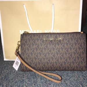 Michael Kors Jet Set Wristlet